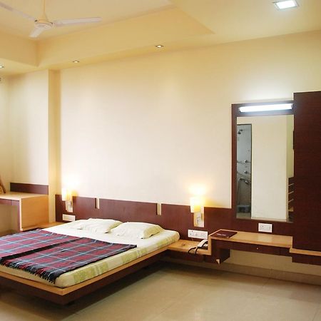 Hotel Lake View 萨塔拉 外观 照片